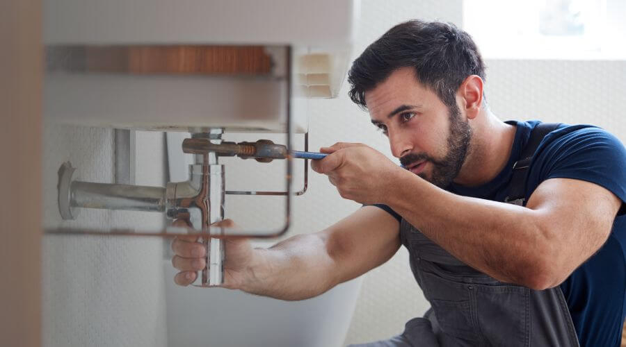 Sink faucet installation in Arroyo Hondo, NM